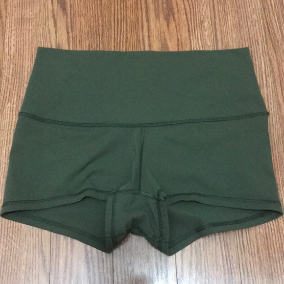 lululemon athletica Pants - Lululemon 🍋 olive green roll down shorts size 10